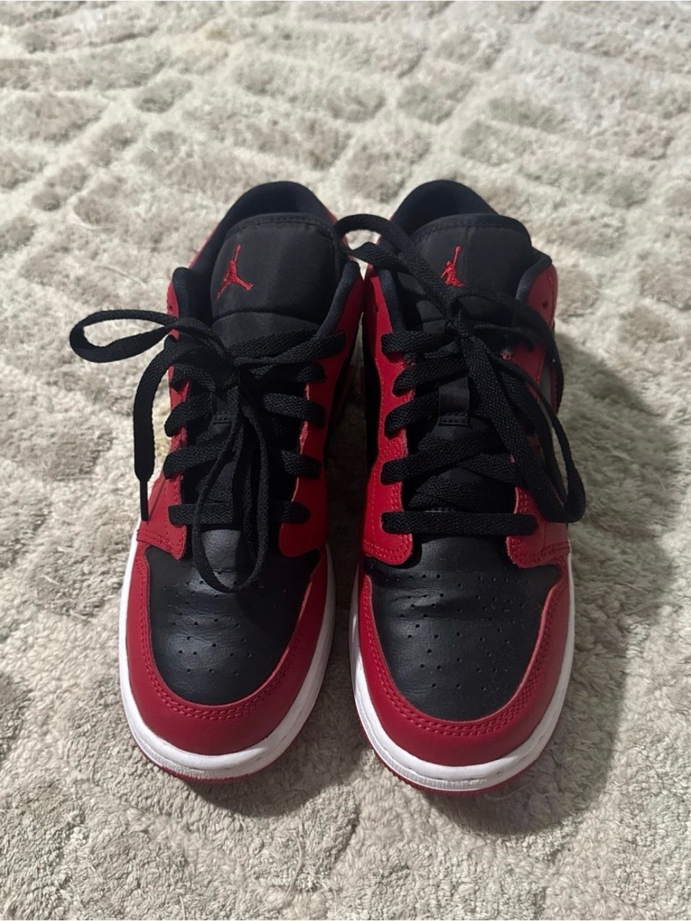 Nike Kids Black and Red Low-Top Sneakers